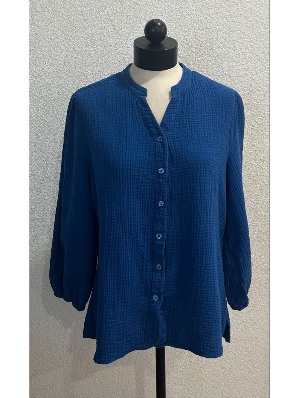 Chico’s 100% Cotton Gauze Blouse Top Size 2 US 12/14 Blue Button Down V-Neck